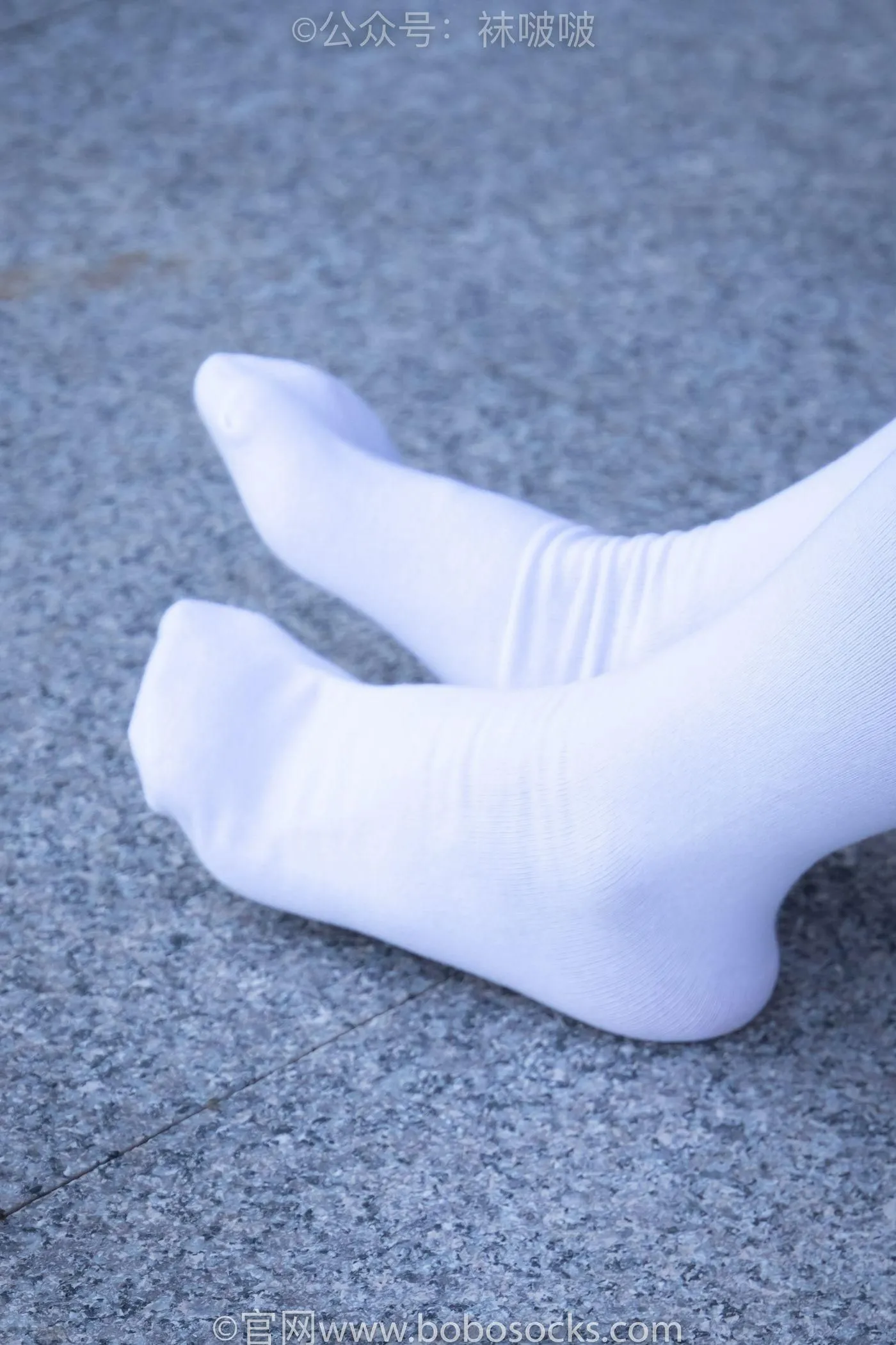 [BoBoSocks袜啵啵]NO.006 小米-运动鞋、白色小腿袜、裸足 [130P]插图3